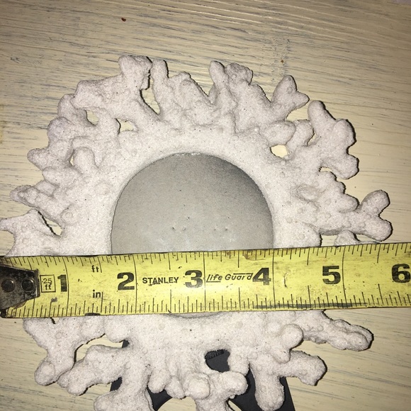 A pair of coral frames - Picture 5 of 5